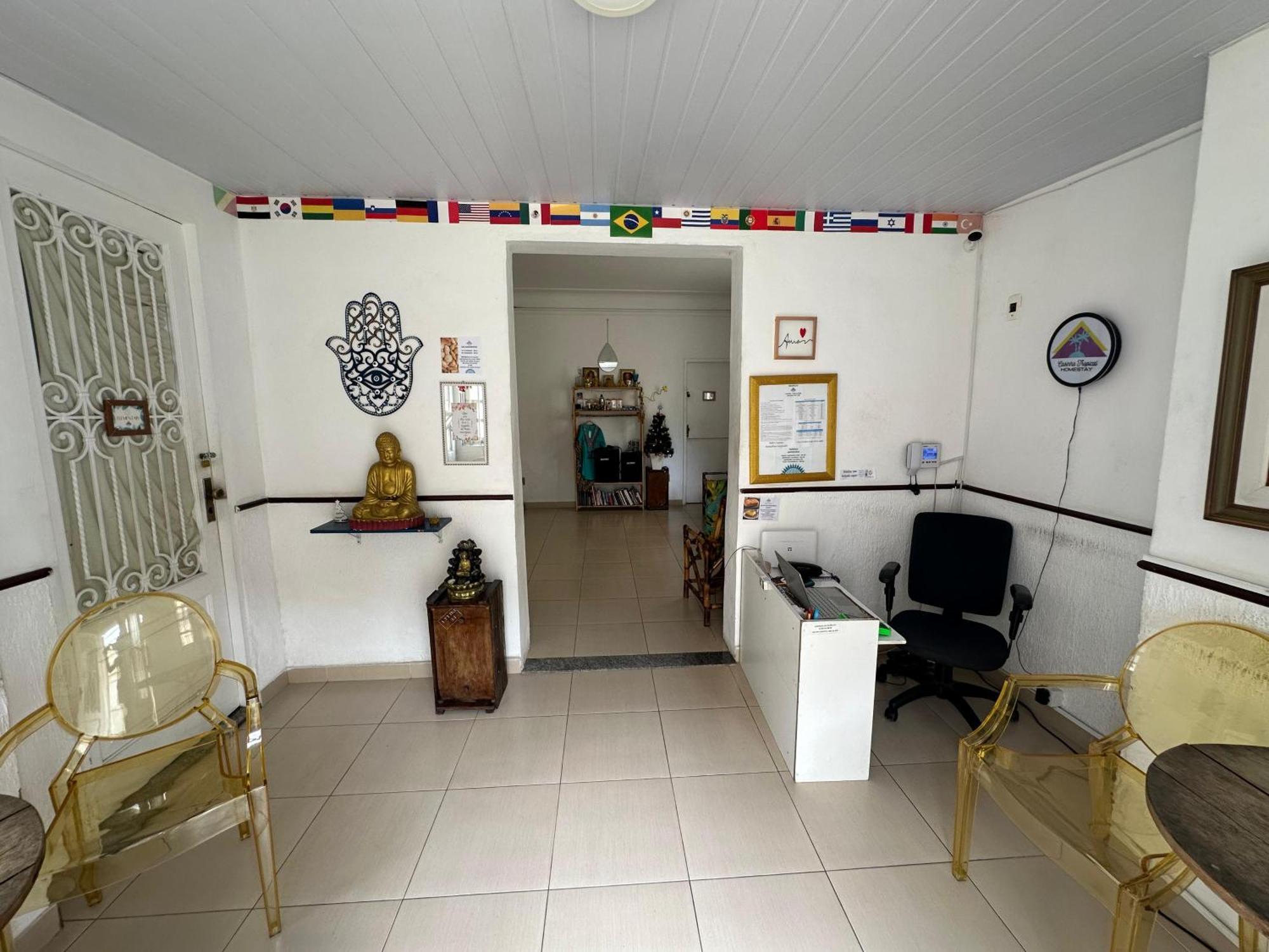 Hostal Casinha Tropical *